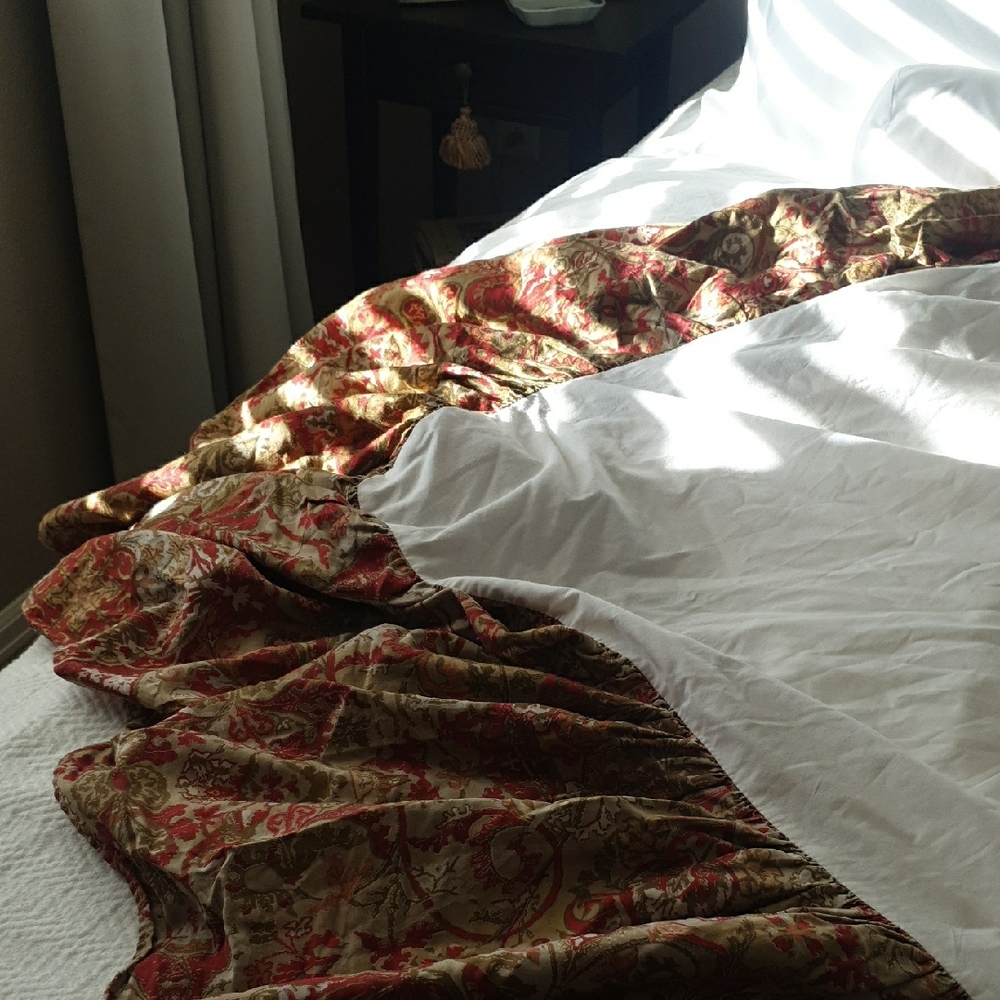 Elegant Floral Bed Skirt